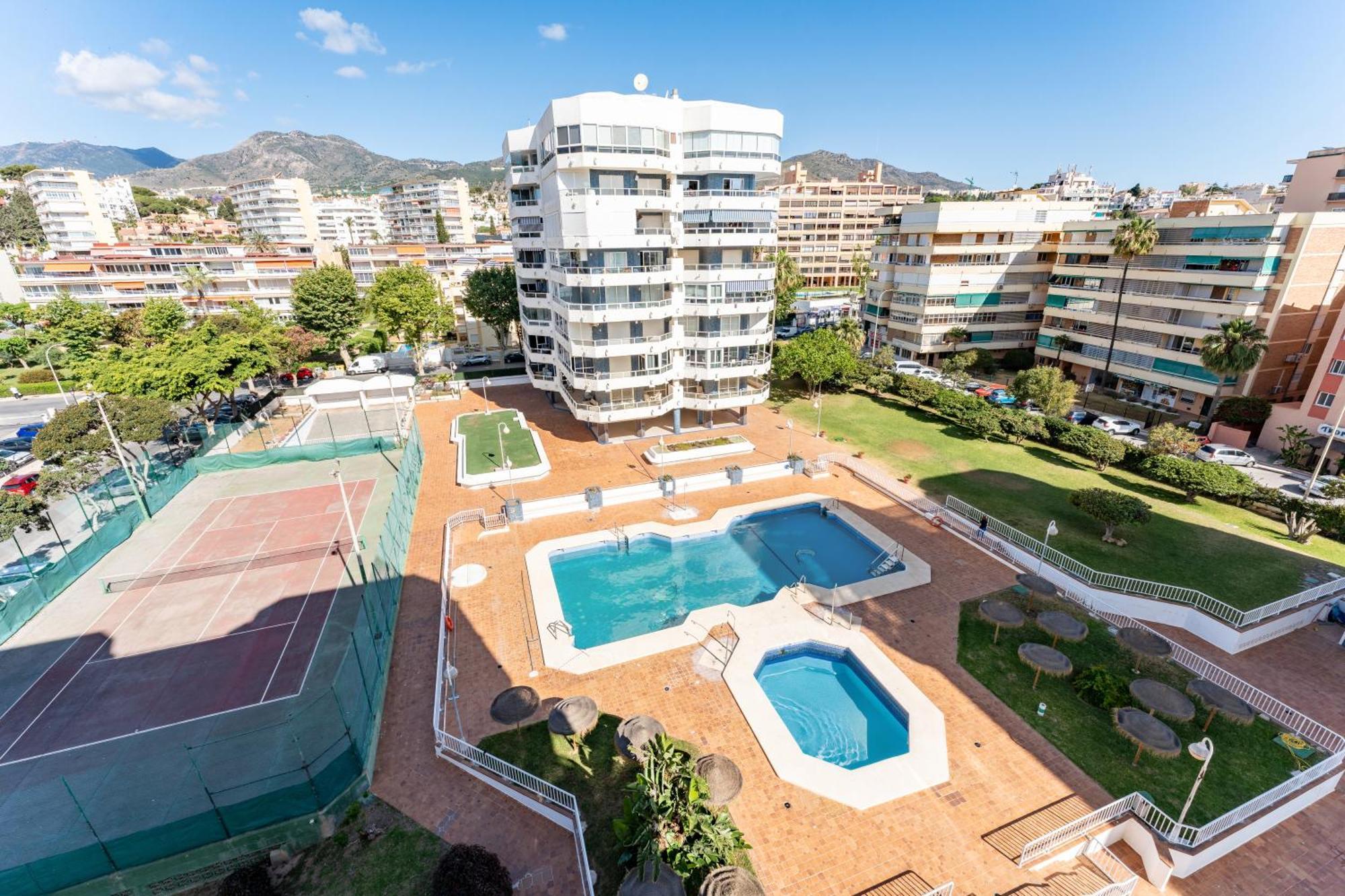 Tropico Carihuela View & Parking Apartment ตอร์เรโมลิโนส ภายนอก รูปภาพ